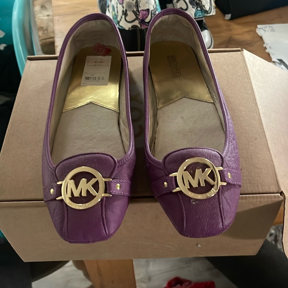 Size 11 MK flats